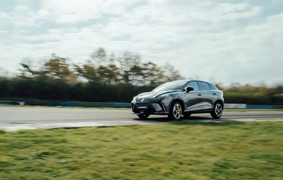 MG de Willermin - MG4 XPOWER - vue route
